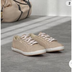 Taos Women's Star Canvas Sneaker  Sz10 - Stylish & Comfy Shoe! Great for Travel!